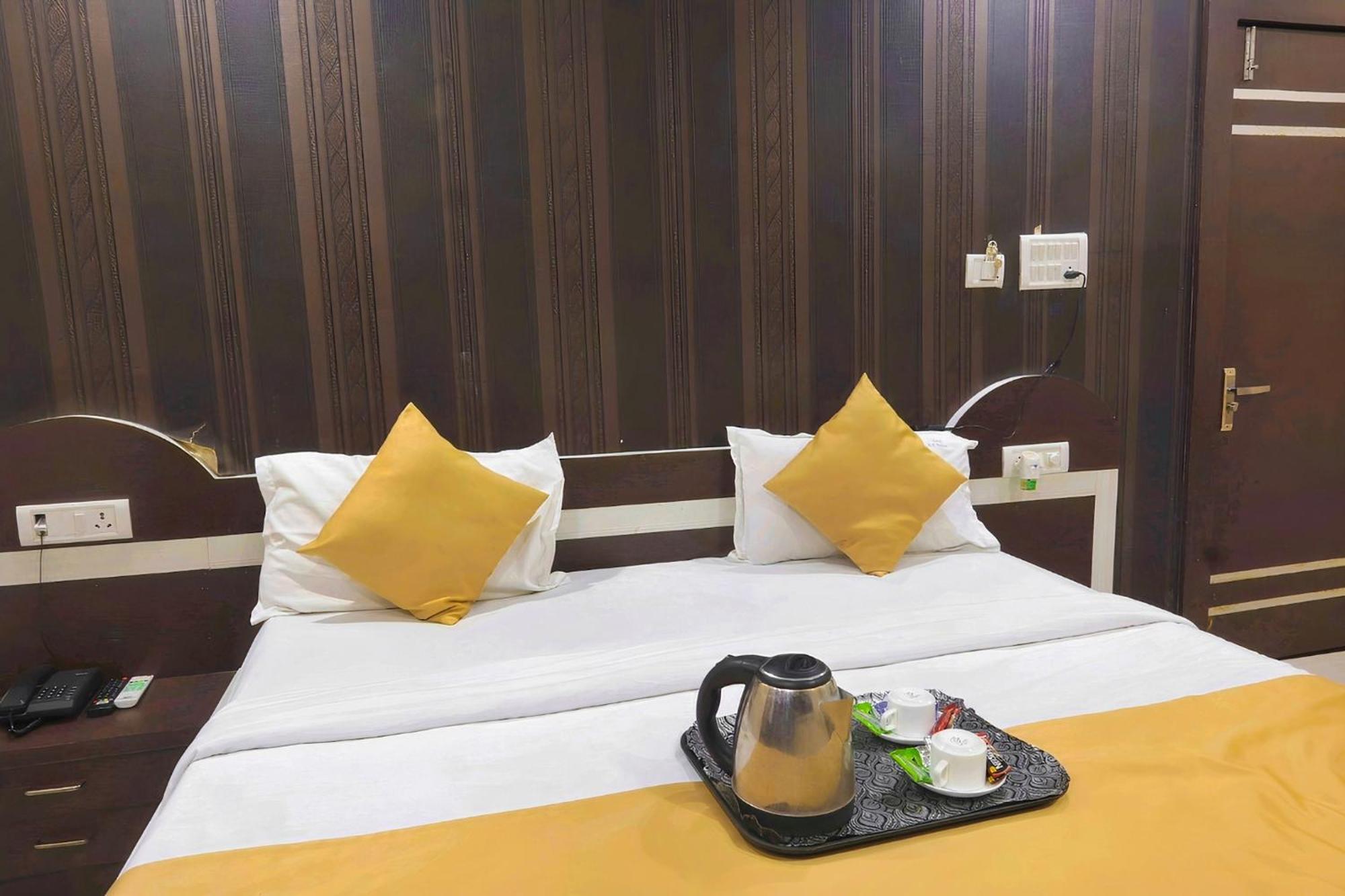 Hotel R K Palace Bhopál Kültér fotó