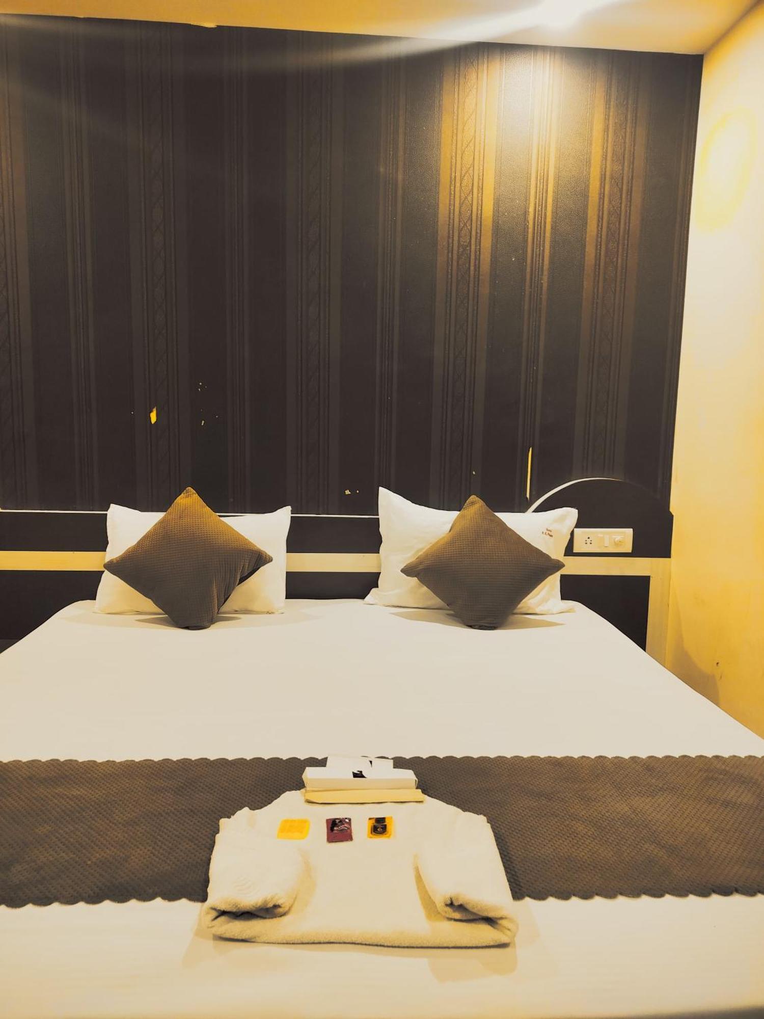 Hotel R K Palace Bhopál Kültér fotó