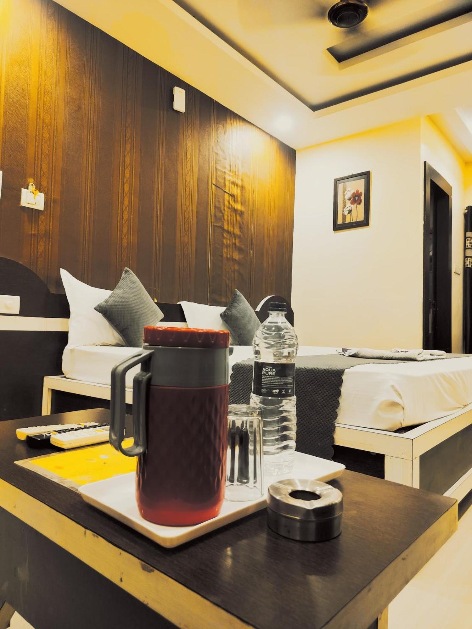 Hotel R K Palace Bhopál Kültér fotó